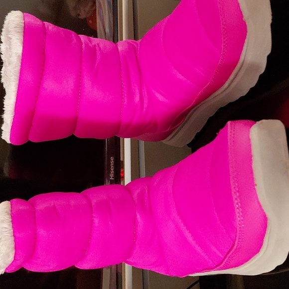 Gently Used. Kohl's Vibrant Pink Winter Boots - Picture 1 of 5